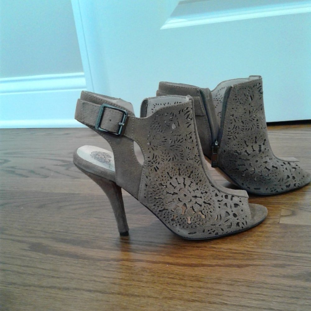 Vince Camuto leather sandals size 7.5